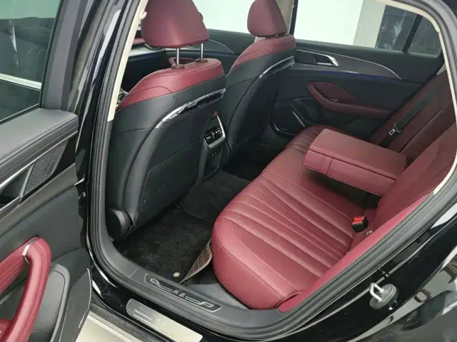 Hongqi H5 — Фото автомобиля 11