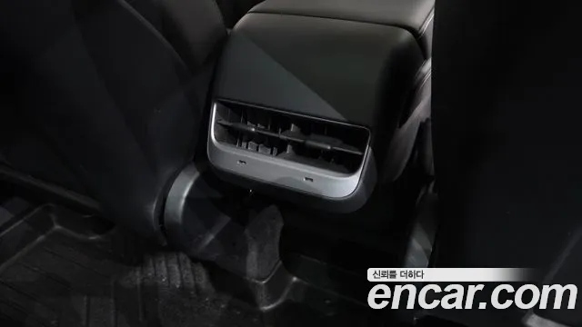 Tesla Model Y — Фото автомобиля 30