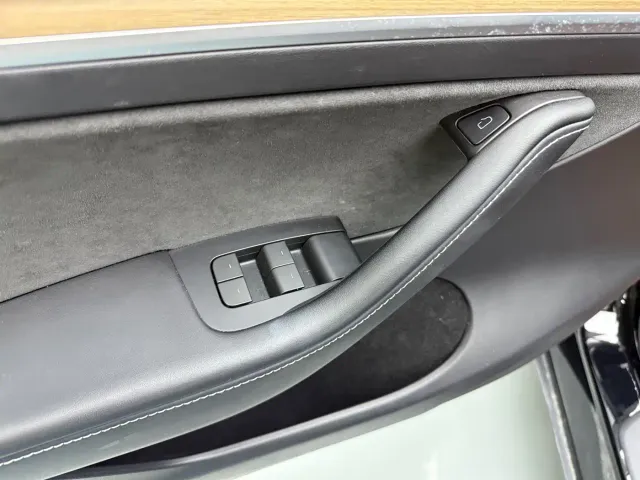 Tesla Model Y — Фото автомобиля 7