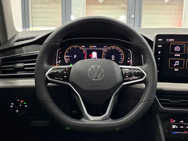 Volkswagen Tiguan L — Фото автомобиля 7