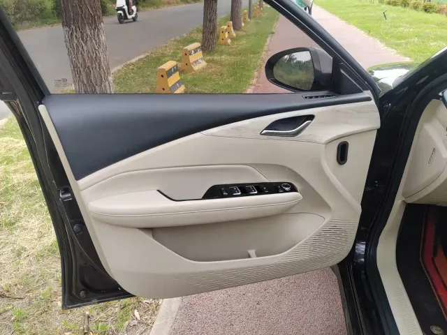 Wuling Starlight — Фото автомобиля 11