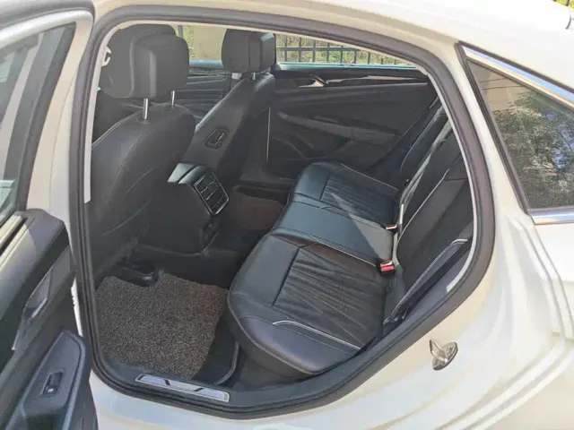 Volkswagen Passat — Фото автомобиля 11