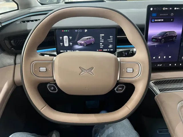 Xpeng X9 — Фото автомобиля 16