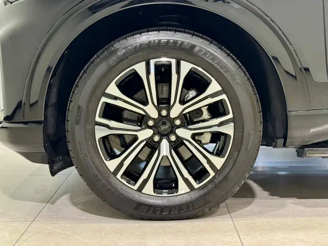 Ford Explorer — Фото автомобиля 7