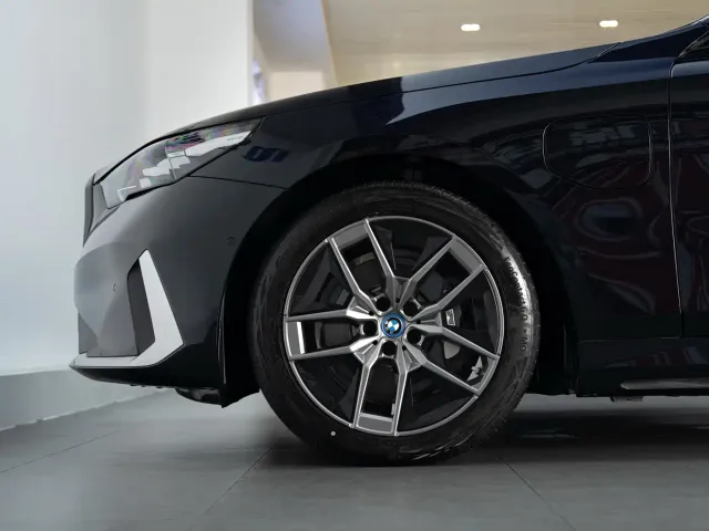 BMW i5 — Фото автомобиля 8