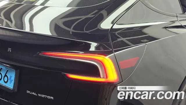 Tesla Model 3 — Фото автомобиля 8