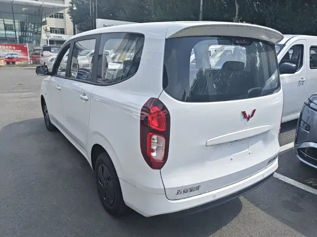 Wuling Hongguang — Фото автомобиля 4