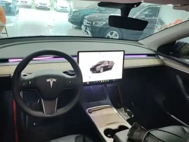 Tesla Model Y — Фото автомобиля 3