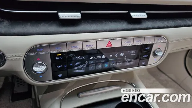 Genesis G90 Бензин 3.5 Turbo e-S/C AWD LWB — Фото автомобиля 23
