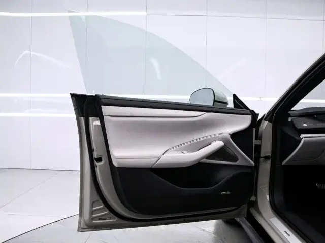 Xiaomi SU7 — Фото автомобиля 12