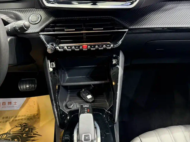 Peugeot 2008 — Фото автомобиля 12