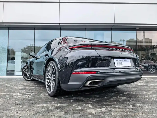 Porsche Panamera — Фото автомобиля 12