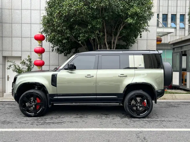 Land Rover Defender — Фото автомобиля 15