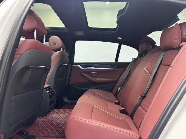 BMW 5 Series — Фото автомобиля 10