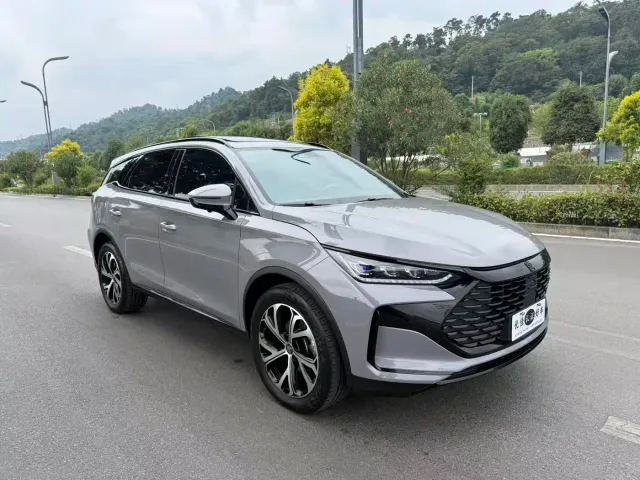 BYD Tang — Фото автомобиля 3