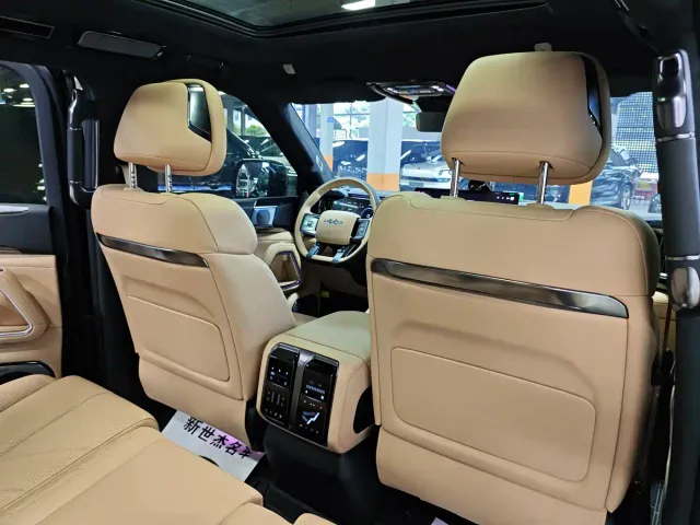 Fang Cheng Bao Leopard 8 2025 Zhiyong Flagship 7-Seater — Фото автомобиля 10