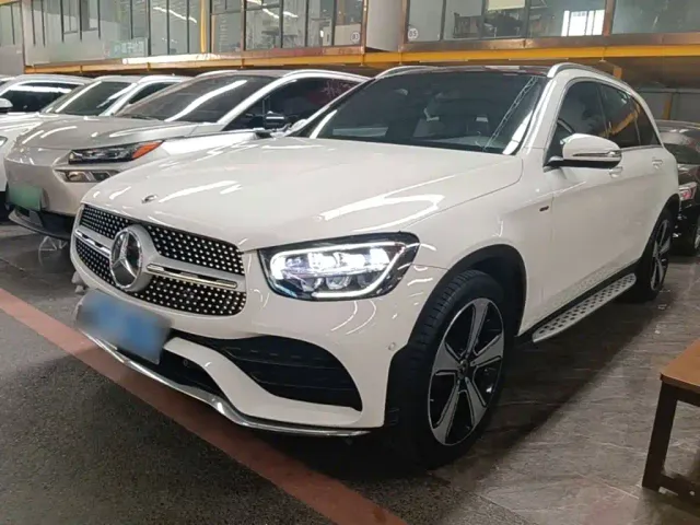 Фотография автомобиля — Mercedes-Benz GLC-Class