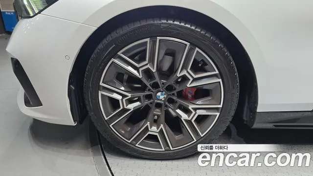BMW 5-Series 5 серия (G60) 530i xDrive M Sport Pro Special Edition — Фото автомобиля 4