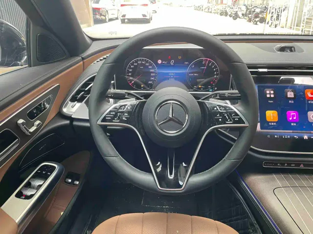 Mercedes-Benz E-Class — Фото автомобиля 11