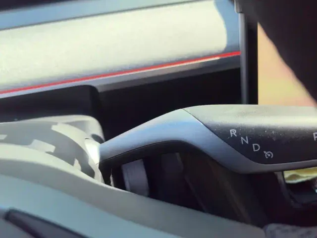 Tesla Model Y — Фото автомобиля 16
