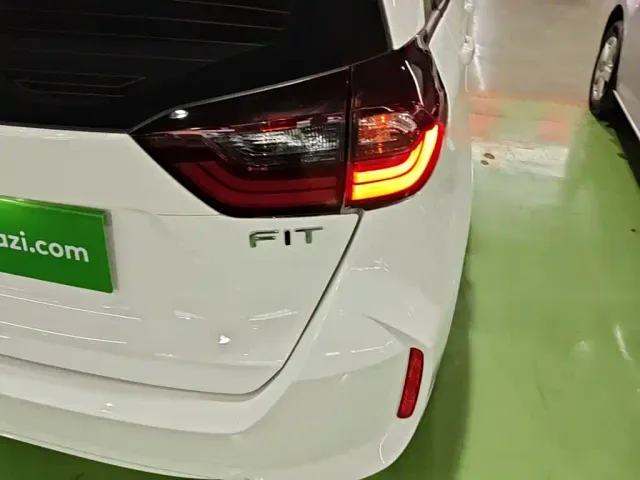 Honda Fit — Фото автомобиля 7