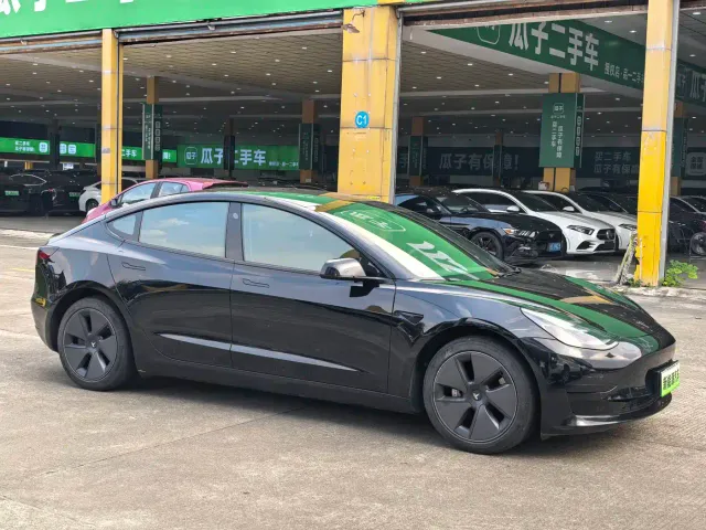 Tesla Model 3 — Фото автомобиля 3