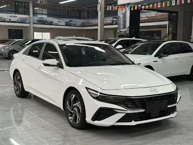 Hyundai Elantra — Фото автомобиля 4