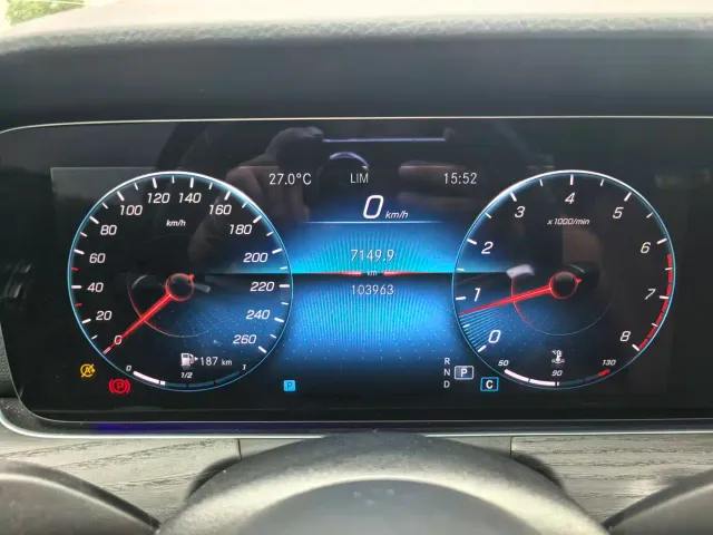 Mercedes-Benz E-Class — Фото автомобиля 12