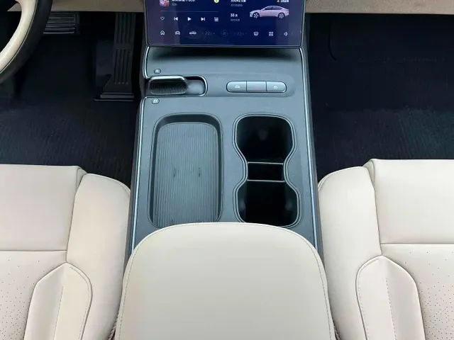 Nio ET5 — Фото автомобиля 5