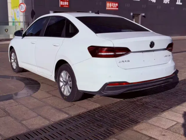 Volkswagen Lavida — Фото автомобиля 18