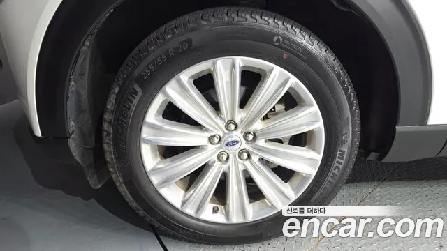 Ford Explorer — Фото автомобиля 5