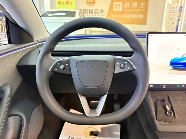 Tesla Model 3 — Фото автомобиля 16