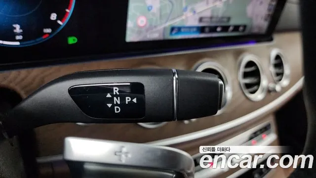 Mercedes-Benz E-Class — Фото автомобиля 6
