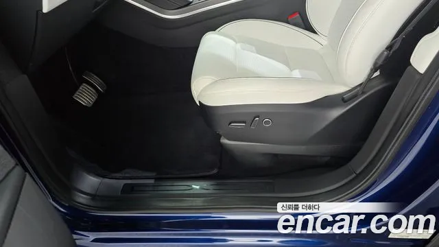 Tesla Model X — Фото автомобиля 25