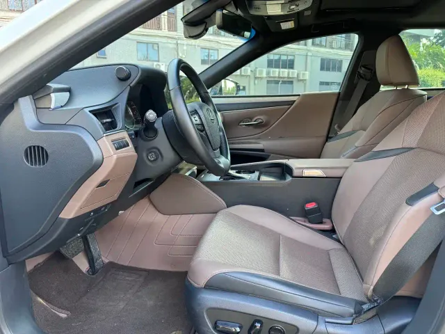 Lexus ES — Фото автомобиля 5
