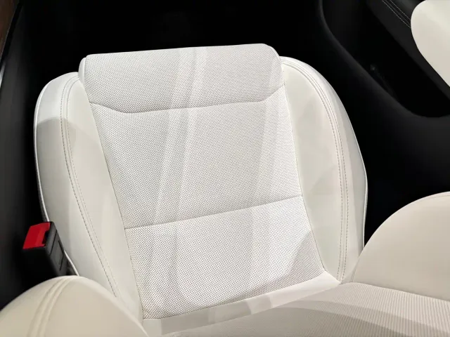 Tesla Model S — Фото автомобиля 18