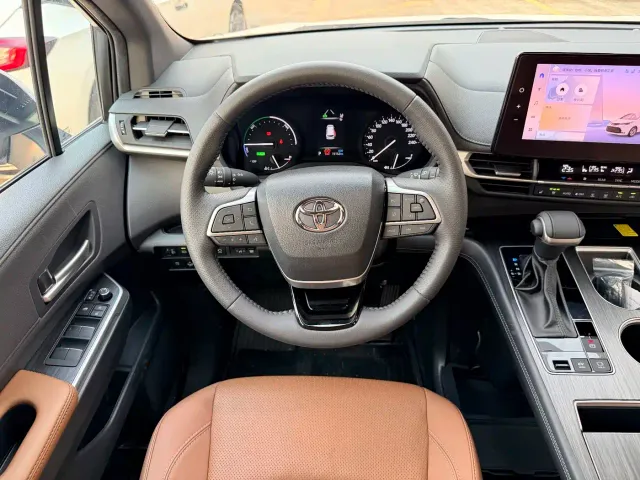 Toyota Sienna — Фото автомобиля 9