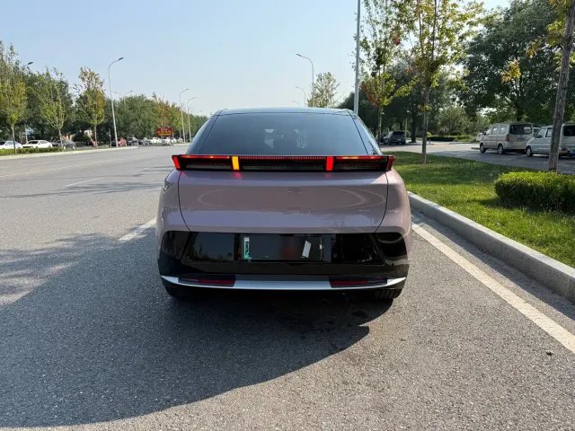 Lynk & Co Z20 — Фото автомобиля 18