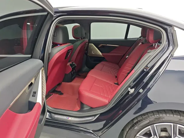 BMW 5 Series — Фото автомобиля 11