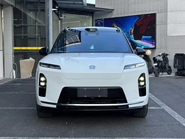 Nio ES8 — Фото автомобиля 3