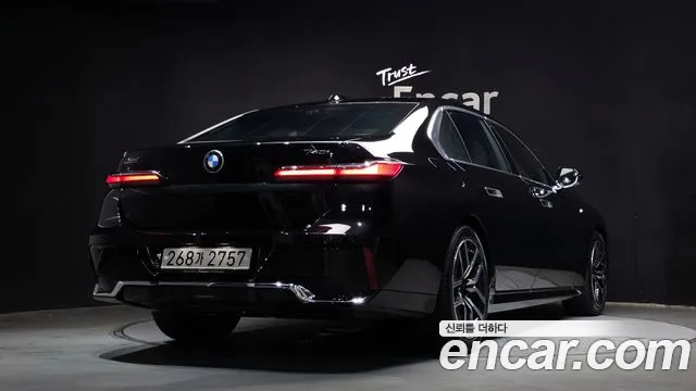 BMW 7-Series — Фото автомобиля 2
