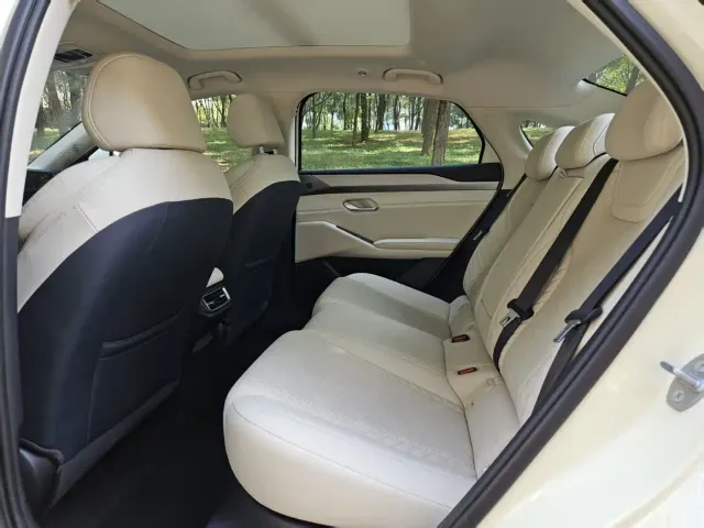 BYD Qin L — Фото автомобиля 9