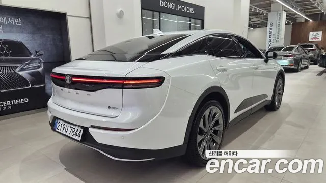 Toyota Crown — Фото автомобиля 2