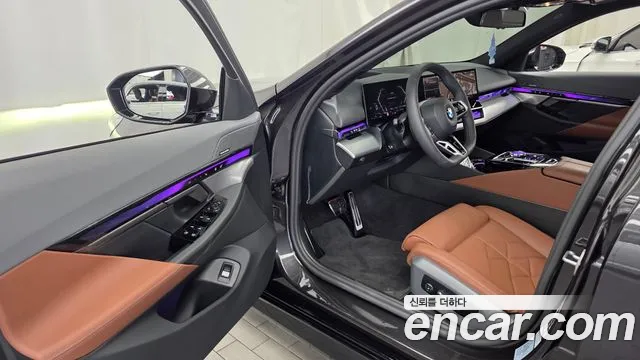 BMW 5-Series 5 серия (G60) 530i xDrive M Sport — Фото автомобиля 10