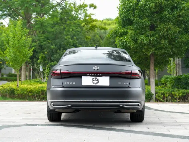 Volkswagen Passat — Фото автомобиля 17