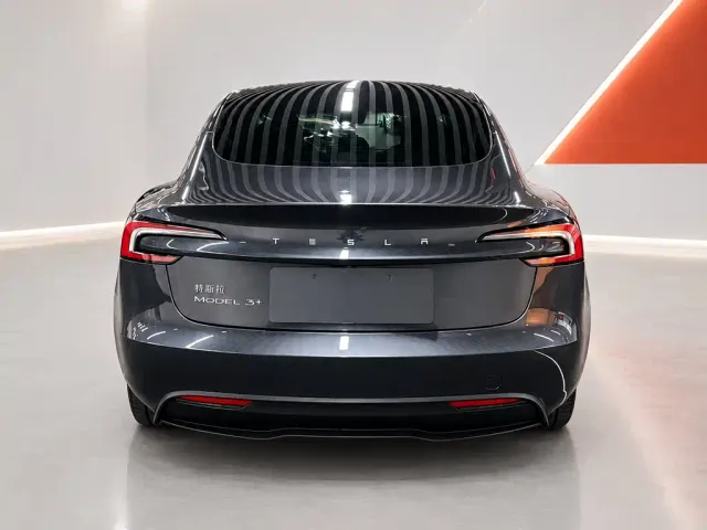 Tesla Model 3 — Фото автомобиля 5