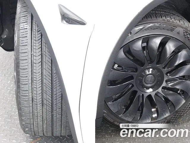 Tesla Model Y — Фото автомобиля 20