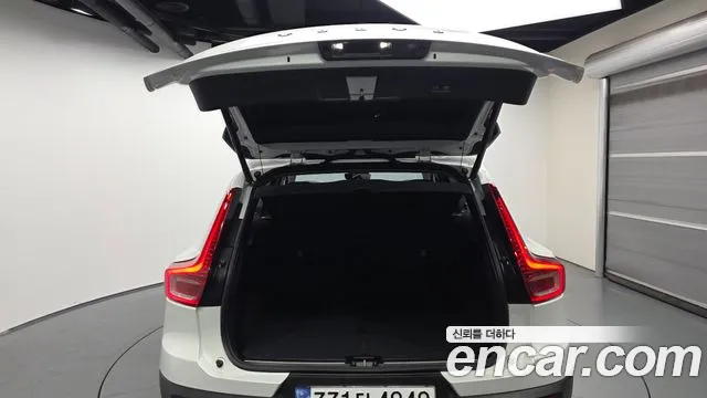 Вольво XC40 B4 Ultimate Bright — Фото автомобиля 17
