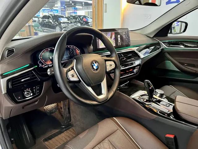 BMW 5 Series — Фото автомобиля 9