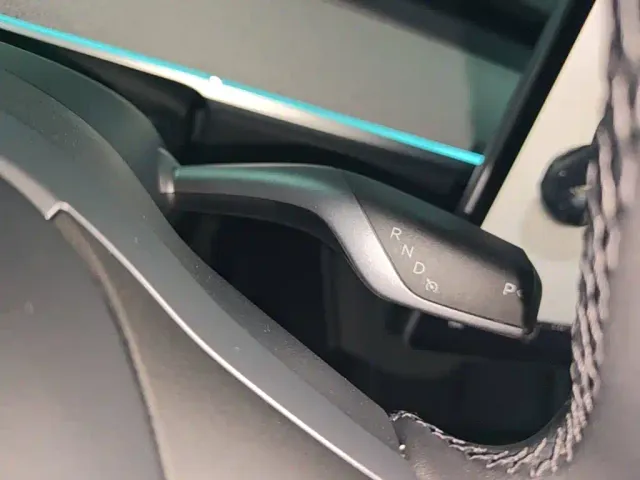 Tesla Model Y — Фото автомобиля 13